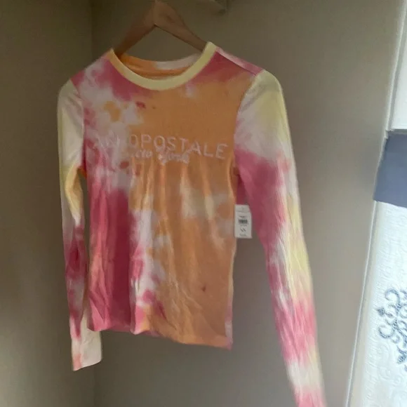 Tops - Picture 2 of 2